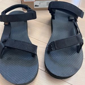 Teva sandals size 8. Like new. 1 inch platform